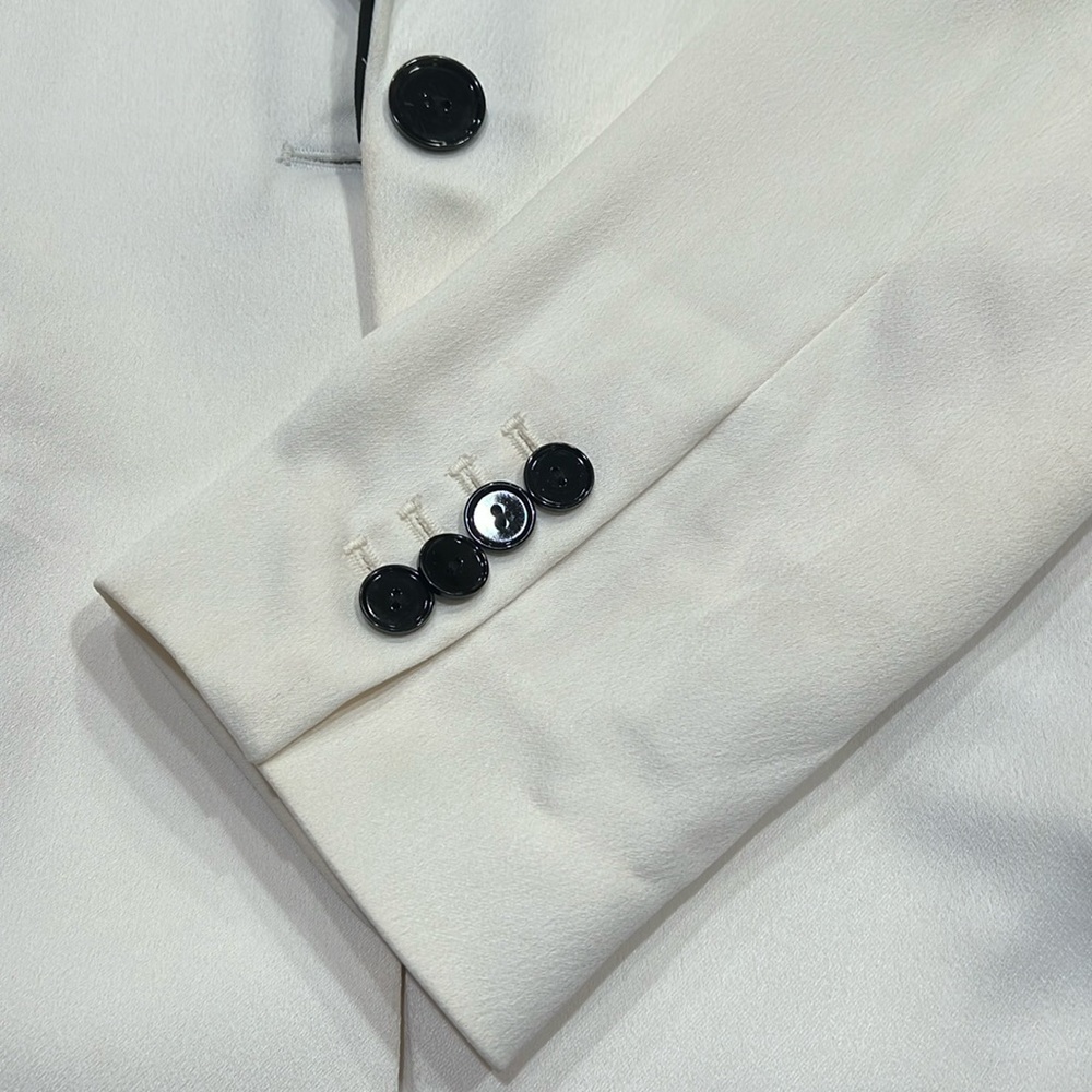 Express - White Satin Effect Tuxedo Blazer - Size 10 - Picture 4 of 11